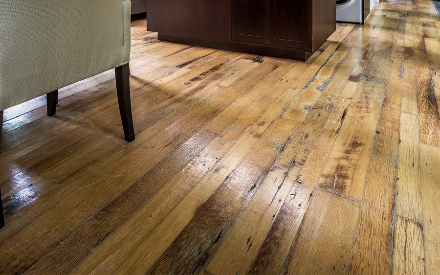 Wood floor refinishes for uncomplicated onsite application