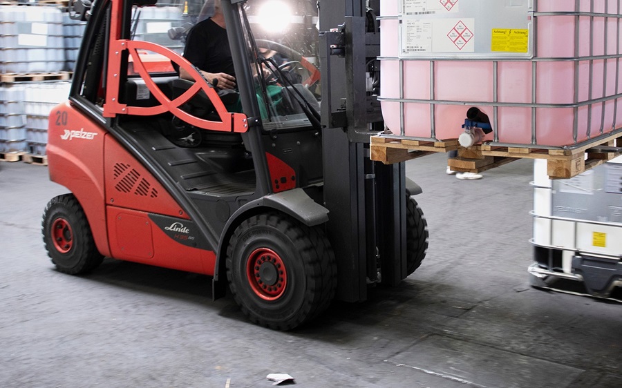 牢固结实的聚氨酯涂料打造经久耐用的工业地板