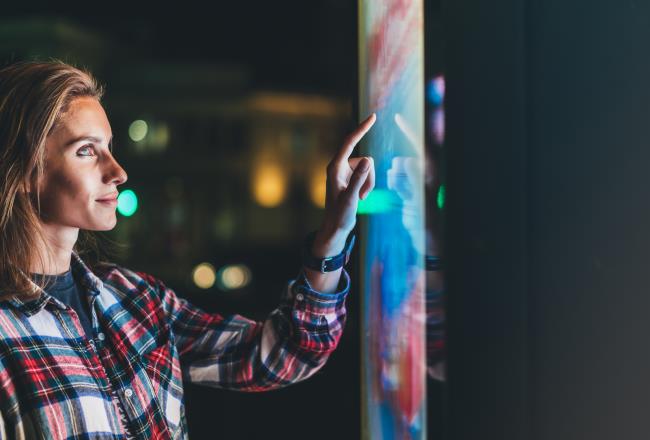Screens_and_Displays_films_always_on_AdobeStock
