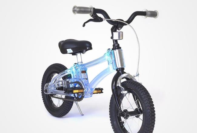 Makrolon® 2807 polycarbonate is used in the bike’s frame, chain guard and seat post.