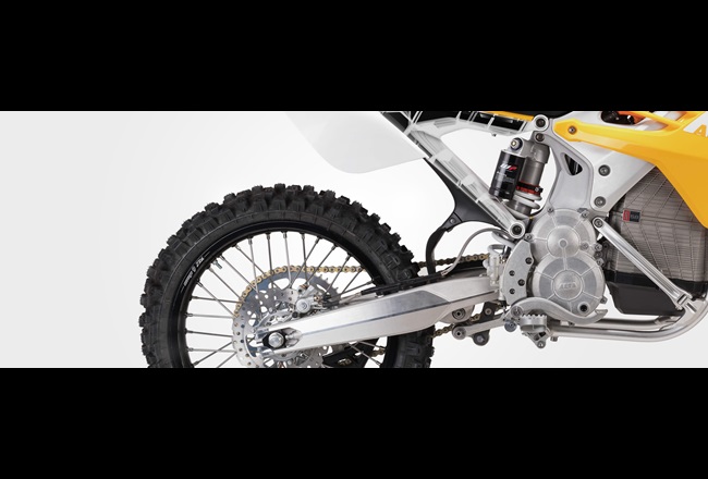 Batteriepack und Hilfsrahmen des Elektro-Motorrads Redshift bestehen aus Makroblend®.