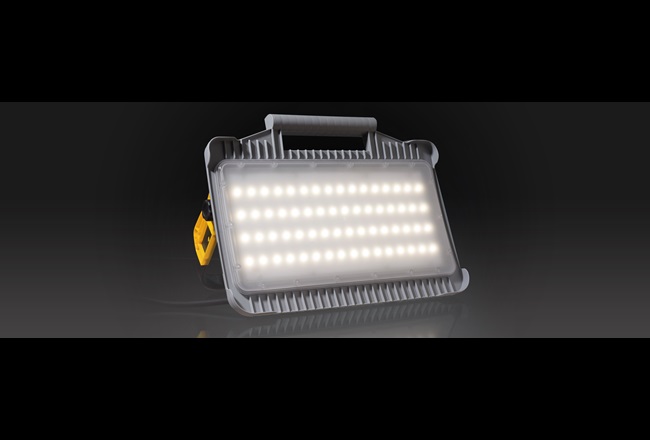 Der Diffusor der mobilen LED-Arbeitsleuchte Magnum Future besteht aus Makrolon® 2405 Polycarbonat.