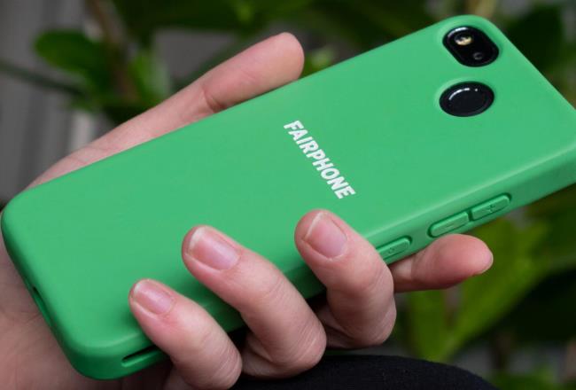 100% recycled Desmopan® CQ smartphone case