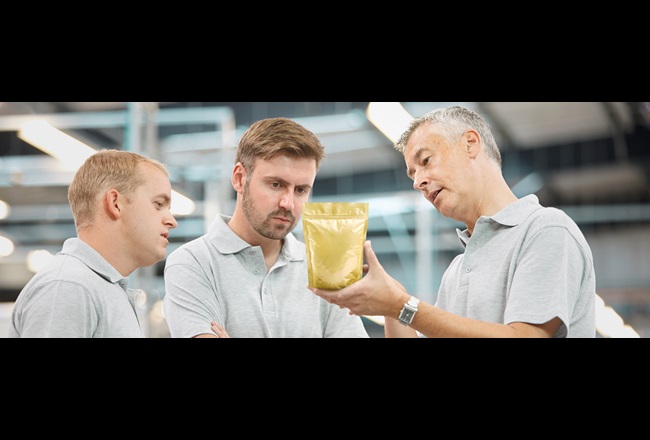 look at the alt tag of the "Image" field in the stage section and configure the same alt tag for "Teaser Image"