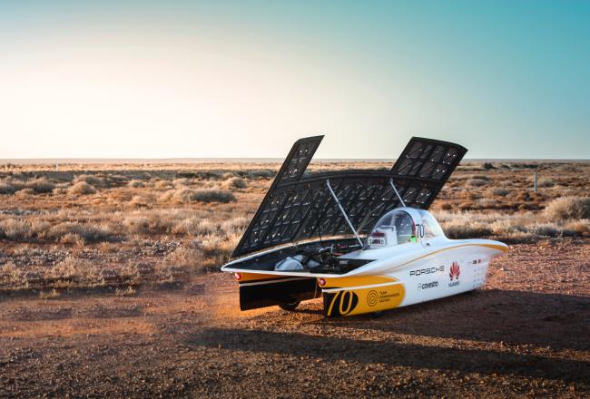 The Covestro Sonnenwagen standing in the Australian Outback.