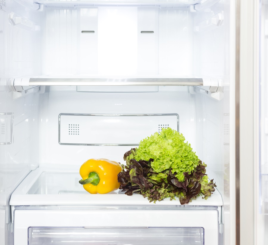 Refrigerators that store fruit, vegetables, seafood, meat, and dairy products to ensure the freshness and safety of food