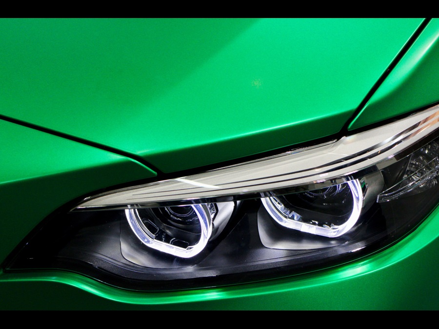 哑光绿色汽车头灯的细节图