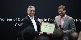 Lei Wang, chief representative China for the German Design Council, welcomes Covestro as a German Design Council member.