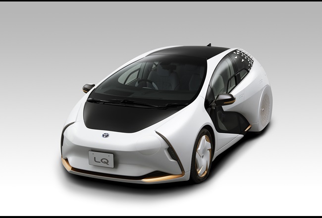 丰田 LQ 电动概念车的续航里程达 300 公里,能乘坐 4 人。    丰田©