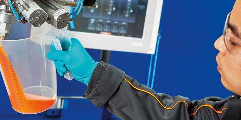 Polyurethane elastomers casting with a Covestro Baulé® machine – Jean-Bernard Lassara – ginko-photo.com